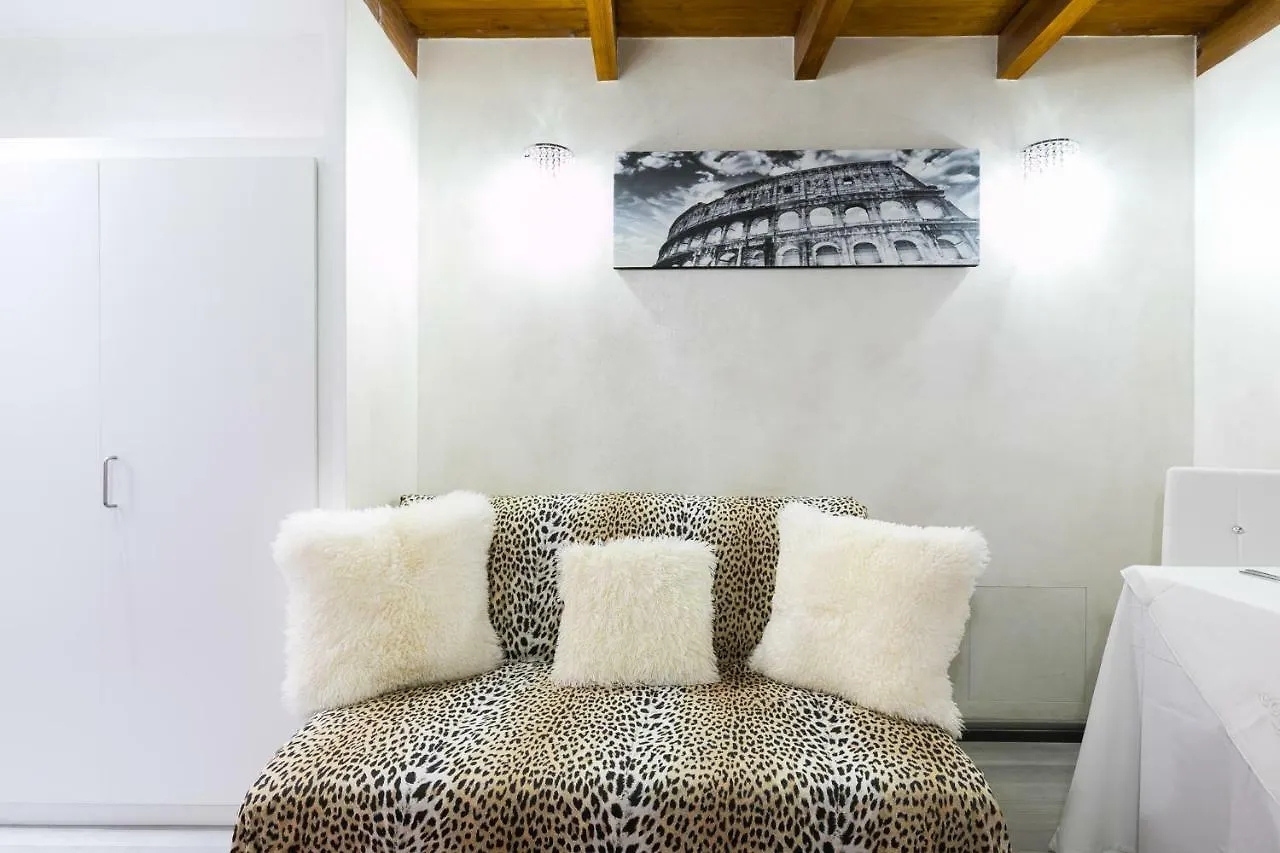 Diana Romantic Loft 0*, Roma